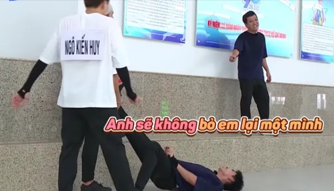 Trường Giang ở lại tìm cách cứu Jun Phạm