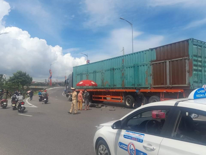 Hiện trường vụ tai nạn giao thông khiến 2 nữ sinh tử vong