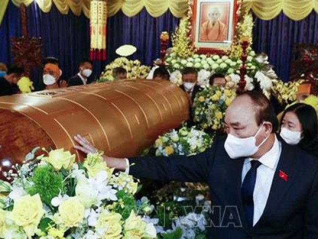 Tin tức trong ngày - Chủ tịch nước Nguyễn Xuân Phúc viếng Đại lão Hòa thượng Thích Phổ Tuệ