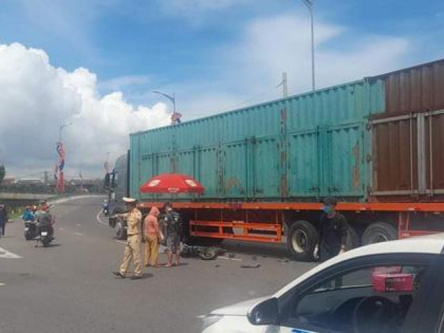 Tin tức trong ngày - Hai nữ sinh lớp 9 chết thảm dưới bánh xe đầu kéo