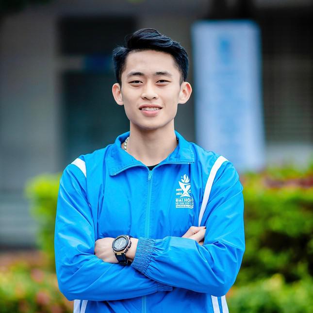 Lê Trung Huy (21 tuổi), sinh viên năm cuối chuyên ngành Luật Kinh tế, Trường Đại học Vinh.