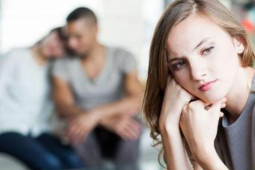 Lý do chồng ngoại tình với cô hàng xóm gợi cảm khiến vợ trẻ khóc lặng