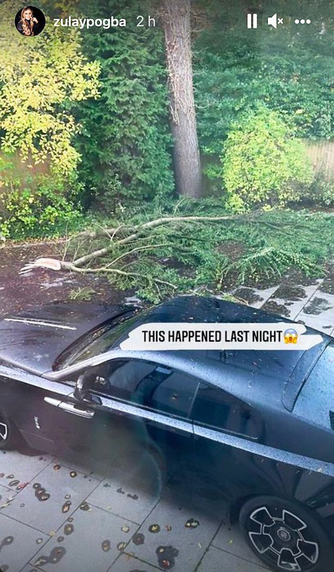 Cây đổ vì gió giật mạnh suýt làm hư hại siêu xe của Pogba và đe dọa tính mạng của vợ chồng anh