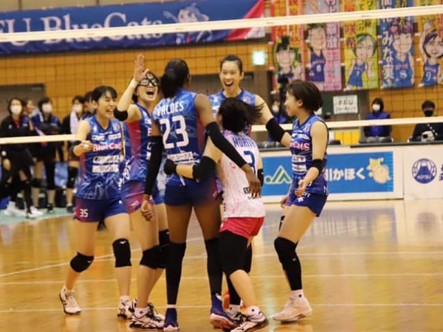 Thể thao - Thanh Thúy 1m93 đập "cắm sân", giúp CLB thắng trận đầu tiên ở bóng chuyền Nhật