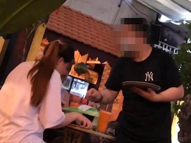 Tin tức trong ngày - Video: Tự tin “có bảo kê”, quán cà phê đông nghẹt khách giữa dịch Covid-19