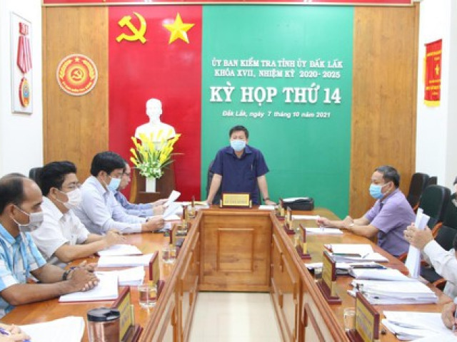 Tin tức trong ngày - Nguyên đội phó công an ở Đắk Lắk bị kỷ luật vì có quan hệ "không trong sáng"