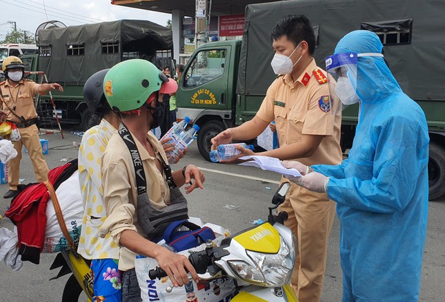 Sở GTVT TP.HCM đề xuất không yêu cầu người ra vào TP.HCM phải có kết quả xét nghiệm âm tính với SARS-CoV-2