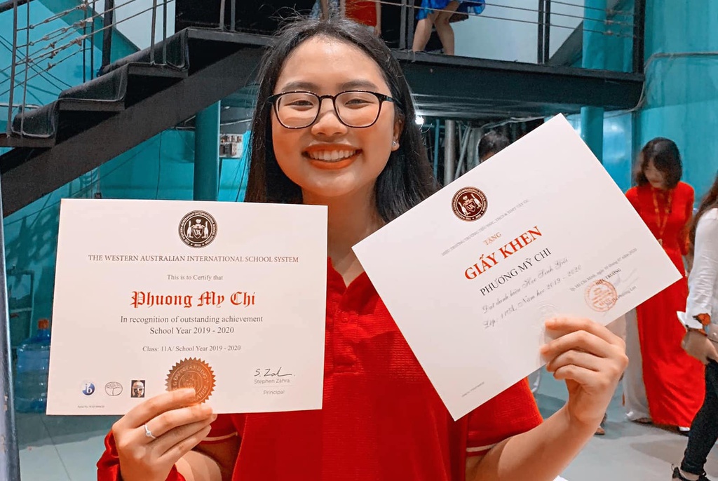 Nữ ca sĩ sở hữu thành tích học tập xuất sắc