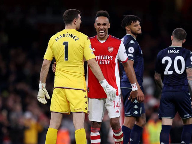 Bóng đá - Thủ môn từng khiêu khích Ronaldo lại giở "trò mèo" với Arsenal, hứng cái kết đắng