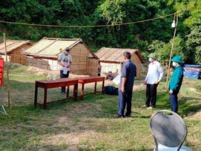 Tin tức trong ngày - Bí thư xã đưa con đang cách ly về nhà "làm vía" bị cách chức