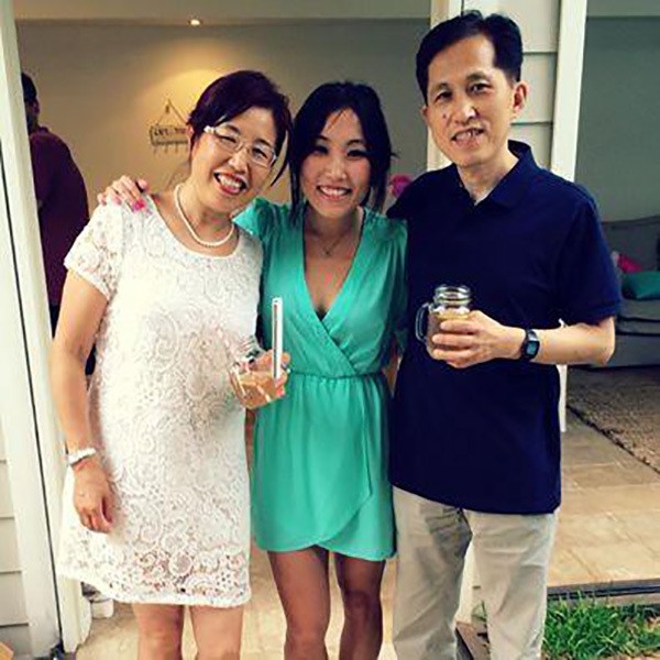 Jane Lu (giữa) sinh ra trong một gia đình nhập cư từ Trung Quốc.
