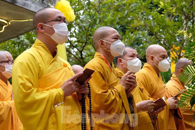 Cầu kinh tiễn Đức Pháp chủ về cõi Phật