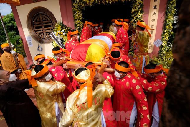 Cung tống kim quan của Đức Pháp chủ