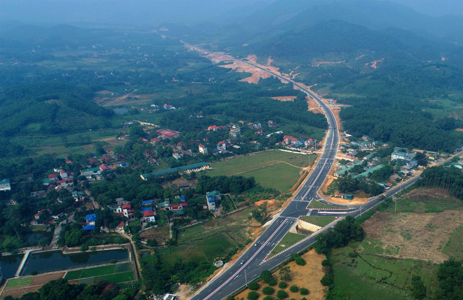 Đường cao tốc Hà Nội - Hòa Bình góp phần rút ngắn thời gian di chuyển