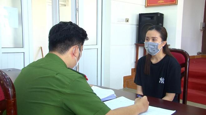 Cơ quan điều tra tiến hành ghi lời khai đối tượng Nguyễn Thị Vân Anh