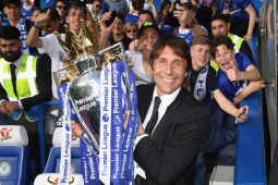 Conte vực dậy "con tàu đắm" Tottenham: Xứng danh gã thợ hàn, MU tiếc hùi hụi