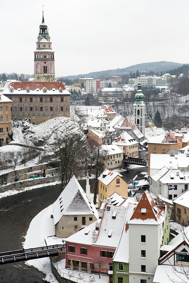 Český Krumlov, Cộng hòa Séc: Có niên đại từ thế kỷ 13, Český Krumlov nằm ở Nam Bohemia, thuộc Cộng hòa Séc. Đây là một trong những lâu đài lớn nhất trong nước, và khu phố cổ là Di sản Thế giới của Unesco. 
