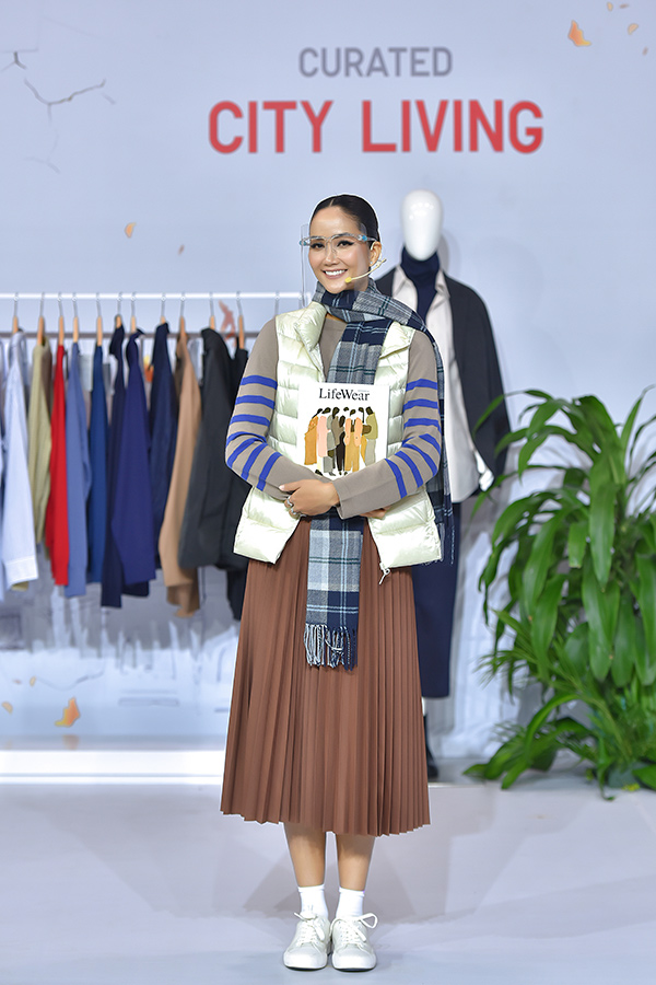 HH H'Hen Niê đọ tài làm stylist cùng 'Cô Em Trendy” Khánh Linh với BST LifeWear Thu/Đông mới nhất của UNIQLO - 1