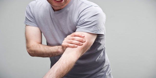 Thường xuyên tê bì cánh tay lúc ngủ có thể là tín hiệu cảnh báo của 4 căn bệnh nguy hiểm - 1