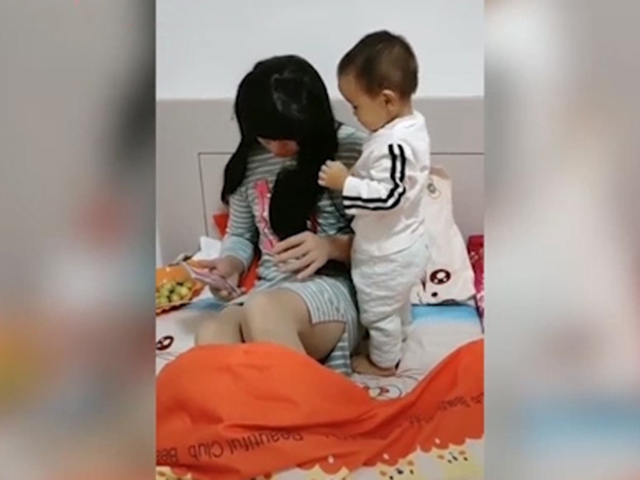 Cười 24H - Hình ảnh hài hước khi các ông bố bá đạo nhận nhiệm vụ trông con