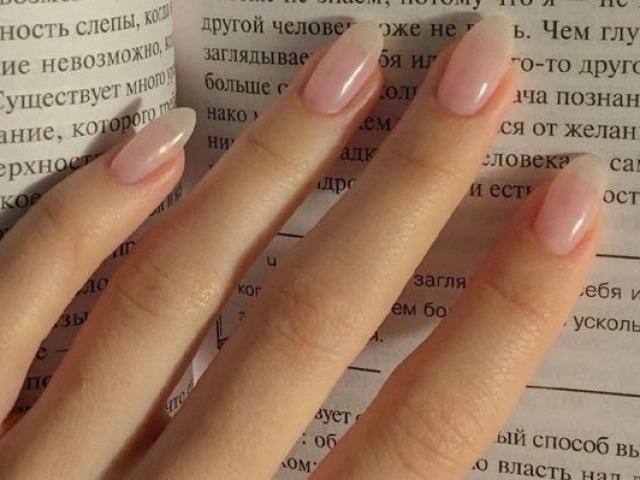 Làm đẹp - 10 phương pháp giúp móng tay sạch bóng, sáng hồng trẻ trung