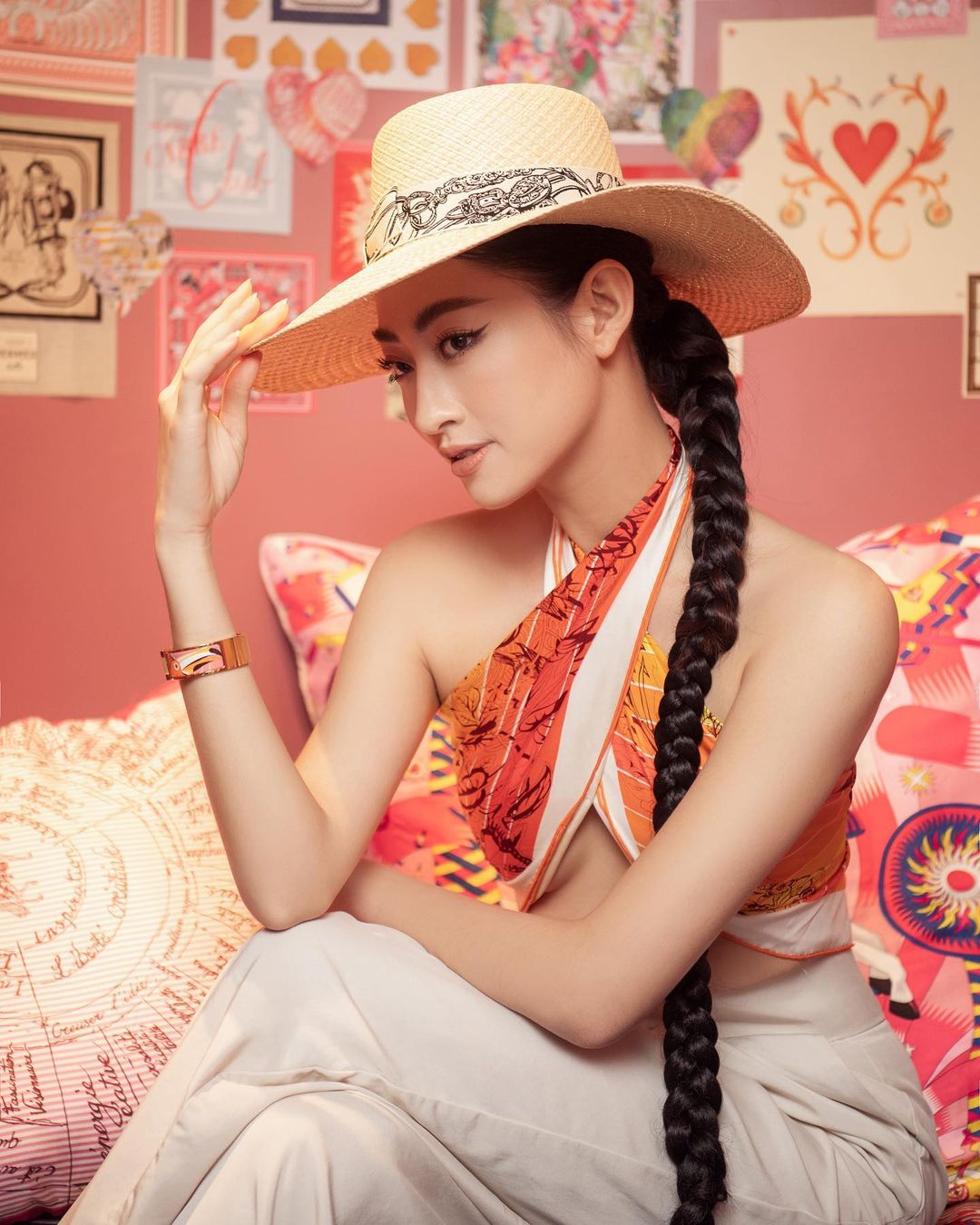 Lương Thùy Linh ngày càng bứt phá hơn trong phong cách thời trang.