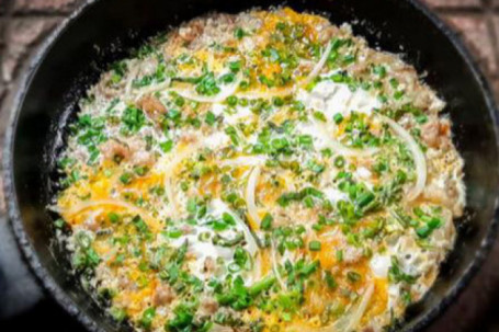 Trứng rán cùng thịt cực đơn giản nhưng để đạt độ ngon vô đối thì thêm...