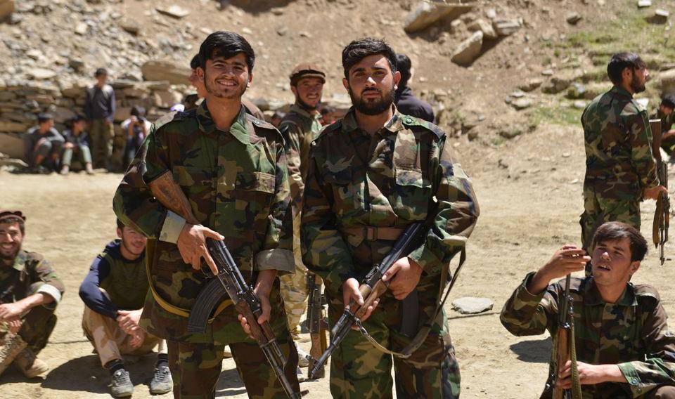 Các lực lượng chống Taliban ở miền
trung Afghanistan vẫn chưa đưa ra phương hướng liên minh cụ thể,
giới quan sát cho rằng, nếu trên đà thắng lợi này, có thể họ sẽ gia
nhập liên minh của FANR.