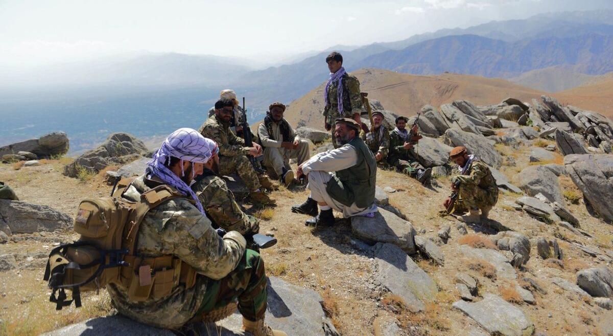 Không khó để nhận ra các lực lượng
Taliban đóng quanh khu vực thủ đô Kabul hiện đang đối mặt với nguy
cơ là mục tiêu của các cuộc tấn công du kích từ nhiều phía.