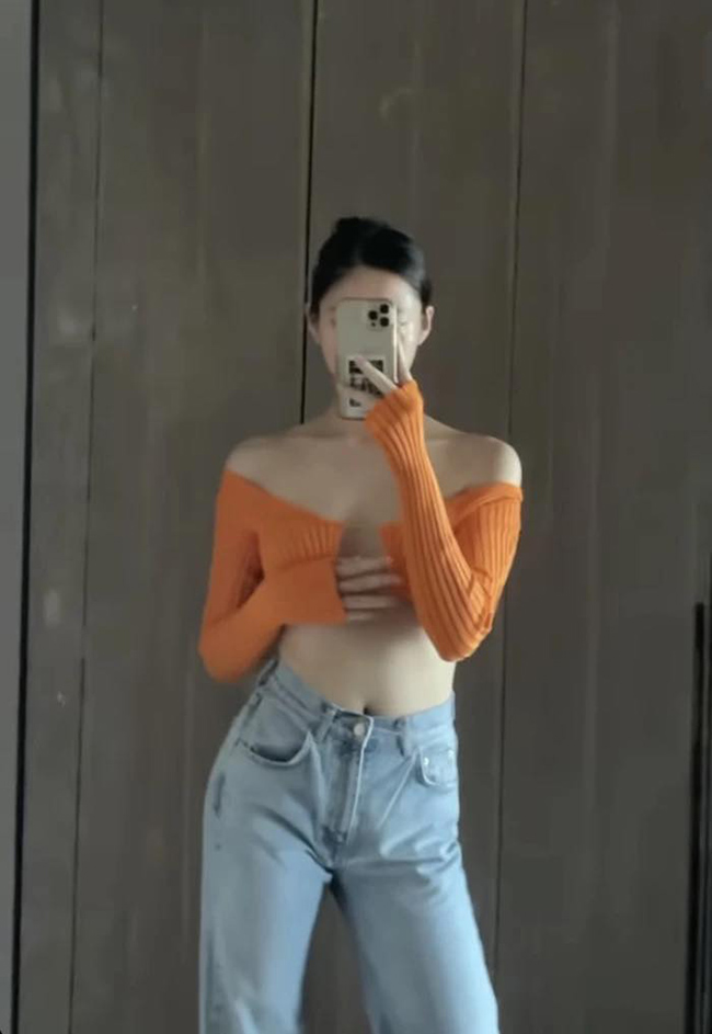 Chiếc áo croptop khiến Lương Thùy Linh bị bàn tán trên mạng xã hội.
