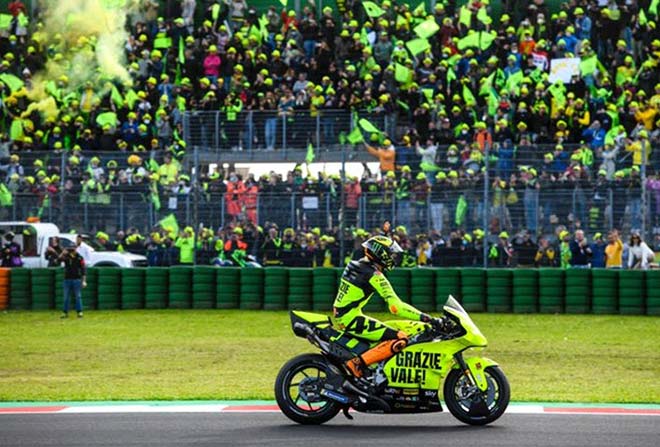 Màn tri ân huyền thoại Rossi trong chặng sân nhà cuối cùng sự nghiệp MotoGP