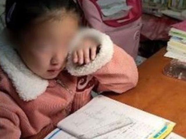 Giáo dục - du học - Mẹ là tiến sĩ bật khóc khi giảng bài cho con gái: “Tôi không muốn làm mẹ nó nữa”