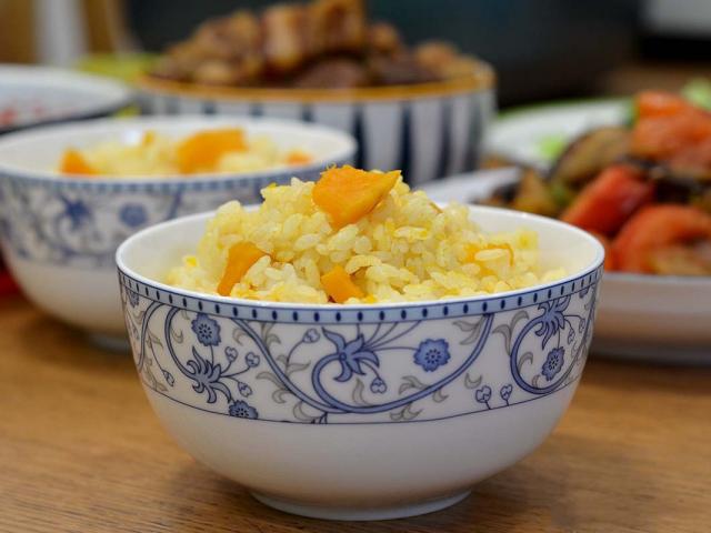 Ẩm thực - Đem bí ngô trộn với cơm, thành phẩm dẻo thơm lại còn có 7 lợi ích này với sức khỏe