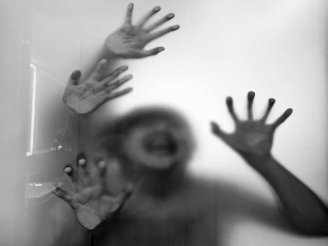 Pháp luật - Vợ xinh đẹp bị chồng hạ thuốc, ép "thác loạn" tập thể: Lời khai rúng động