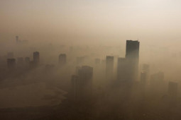 Tin tức trong ngày - Hà Nội mù mịt trong "làn sương trắng" dày đặc nhìn từ flycam