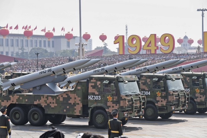 Vũ khí Trung Quốc trong một cuộc duyệt binh.