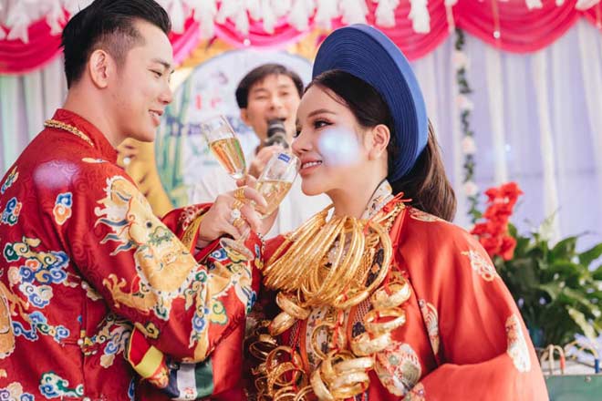 Cô dâu Hà Nội “còng lưng gánh vàng” ngày cưới khiến ai cũng trầm trồ - 3