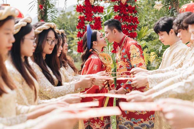 Cô dâu Hà Nội “còng lưng gánh vàng” ngày cưới khiến ai cũng trầm trồ - 4