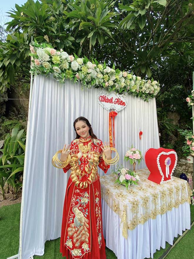 Cô dâu Hà Nội “còng lưng gánh vàng” ngày cưới khiến ai cũng trầm trồ - 5