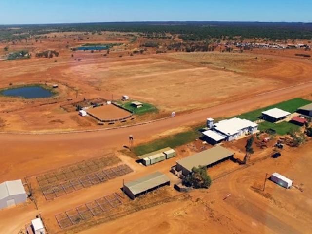 Kinh doanh - Vùng quê đất thẳng cánh cò bay, tặng tiền cho ai đến xây nhà "gây sốt"