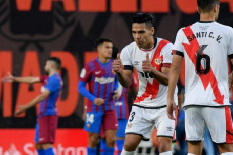 Video bóng đá Rayo Vallecano - Barcelona: Falcao rực sáng, Depay hóa tội đồ (Vòng 11 La Liga)