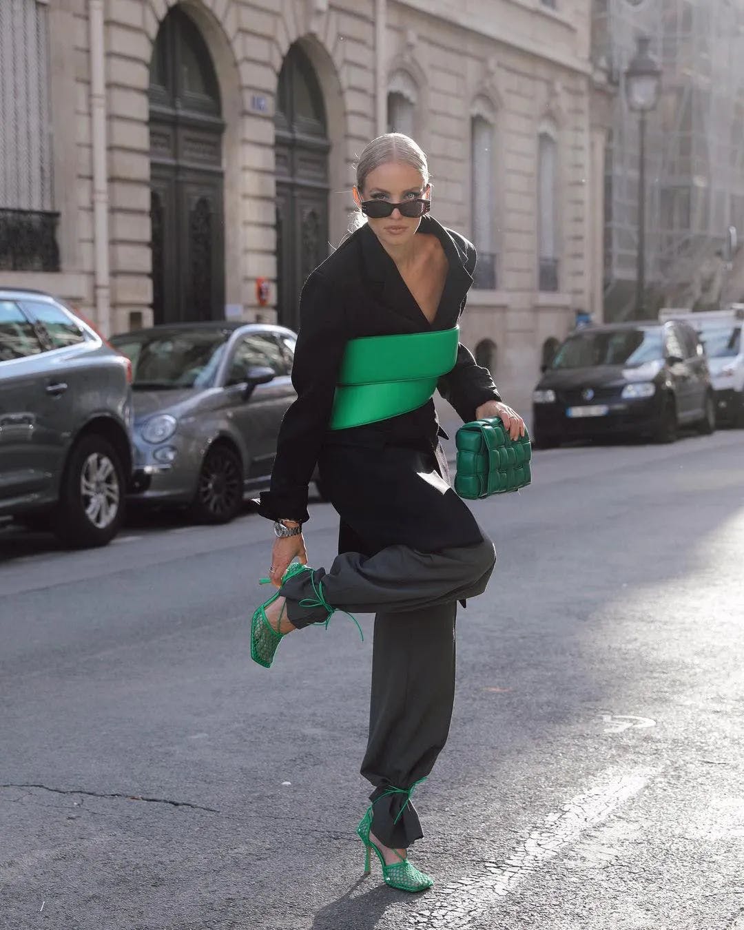 Bottega Veneta hot trên Instagram nhờ chiếc thắt lưng màu xanh - 5