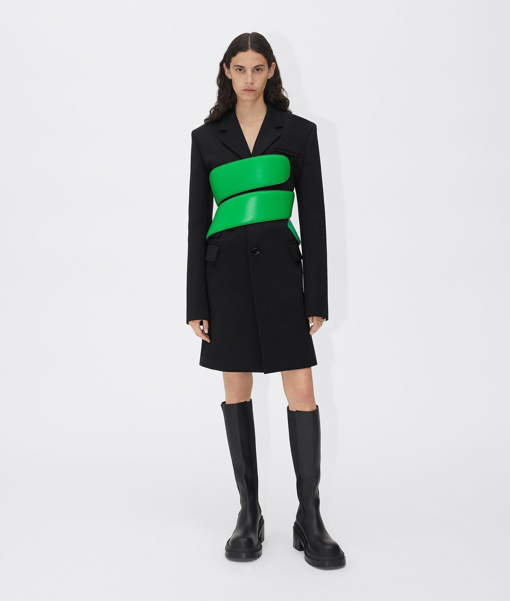 Bottega Veneta hot trên Instagram nhờ chiếc thắt lưng màu xanh - 4