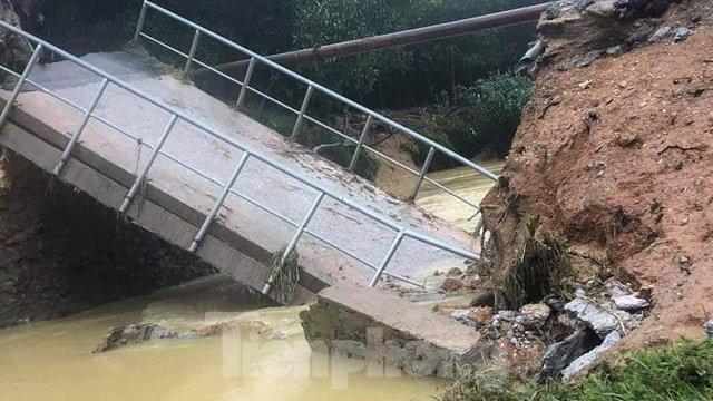 Cầu Khe Liệu ở xã Thanh Mỹ bị sập hoàn toàn do mưa lũ năm 2020