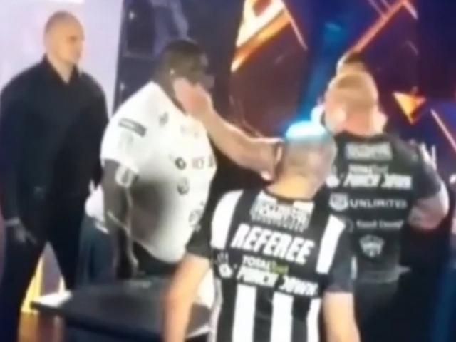 Thể thao - "Khổng lồ" nặng tạ rưỡi đi thi tát, bị 1 vả đã "ngất lên ngất xuống"