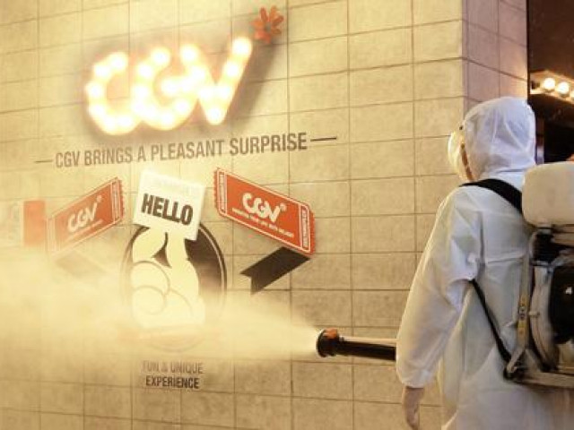 Kinh doanh - "Fan" phim chiếu rạp phấn khởi vì các rạp chiếu phim phun xịt khử khuẩn, lên kế hoạch mở cửa