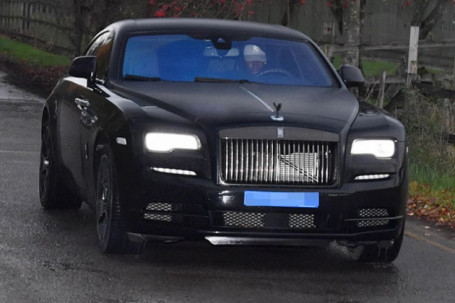Rolls-Royce Wraith Black Badge của Paul Pogba suýt gặp "biến" ngay tại sân nhà