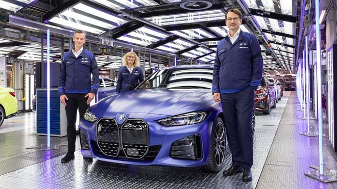 Ngoài BMW i4, nhà máy ở Munich còn là nơi sản xuất BMW 3 Series Sedan và Touring phiên bản động cơ đốt trong và hybrid, BMW M3 và BMW 4 Series Gran Coupe.