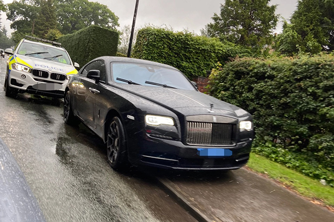 Rolls-Royce Wraith Black Badge của Paul Pogba suýt gặp "biến" ngay tại sân nhà - 4