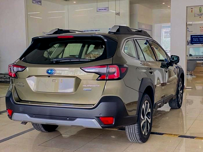 Subaru Outback thế hệ mới bât ngờ xuất hiện tại đại lý - 3